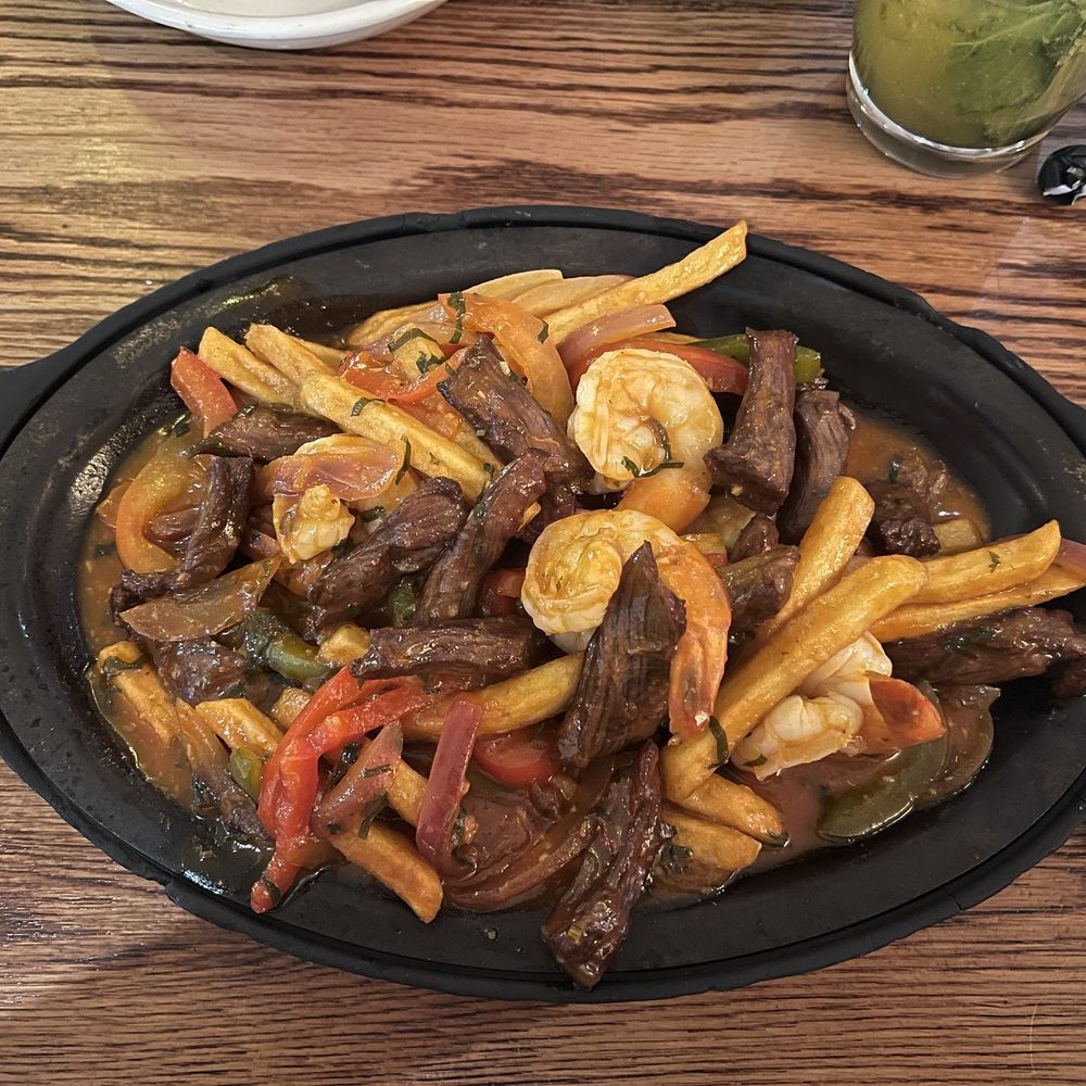 Mar y Tierra Salteado / Sautéed Surf & Turf Mar y Tierra Salteado / Sautéed Surf & Turf
