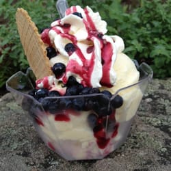 Eis-Café Rino - Der Heidelbeer-Becher ist ein Gedicht!! Freu mich jetzt schon auf die neue Saison... :-)