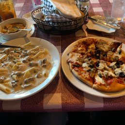 Kids pizza & Scarface.. lunch ..