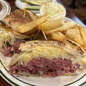 Brent's Deli - Hot Pastrami - Delis Near Me - Northridge, California