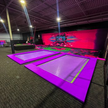 Flying Squirrel - Trampoline Parks Near Me - Hamilton, Ontario