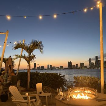 Rusty Pelican - Miami - Go for the view and the drinks...even on a Tuesday night they missed the mark completely on the food ...4/1/25 dinner was the pits - Seafood Near Me - Key Biscayne, Florida