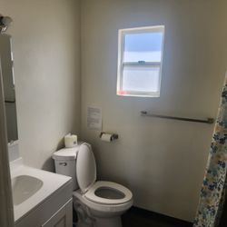 Sheffler's Motel - Restroom