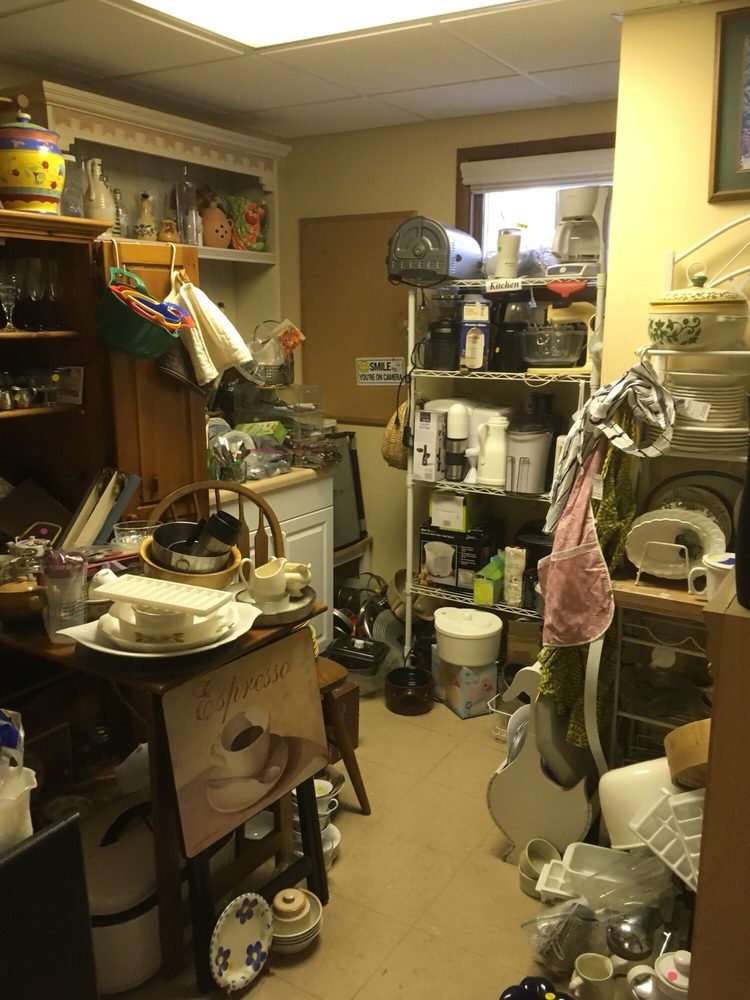 ST. DAMIEN THRIFT SHOP Updated September 2024 15 Photos 914 Haven