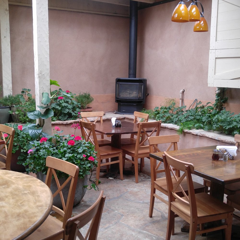 Las Palomas - Breakfast area - Hotels Near Me - Santa Fe, New Mexico Las Palomas - Breakfast area - Hotels Near Me - Santa Fe, New Mexico