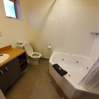 Lakeside - Hotels Near Me - Te Anau, STL