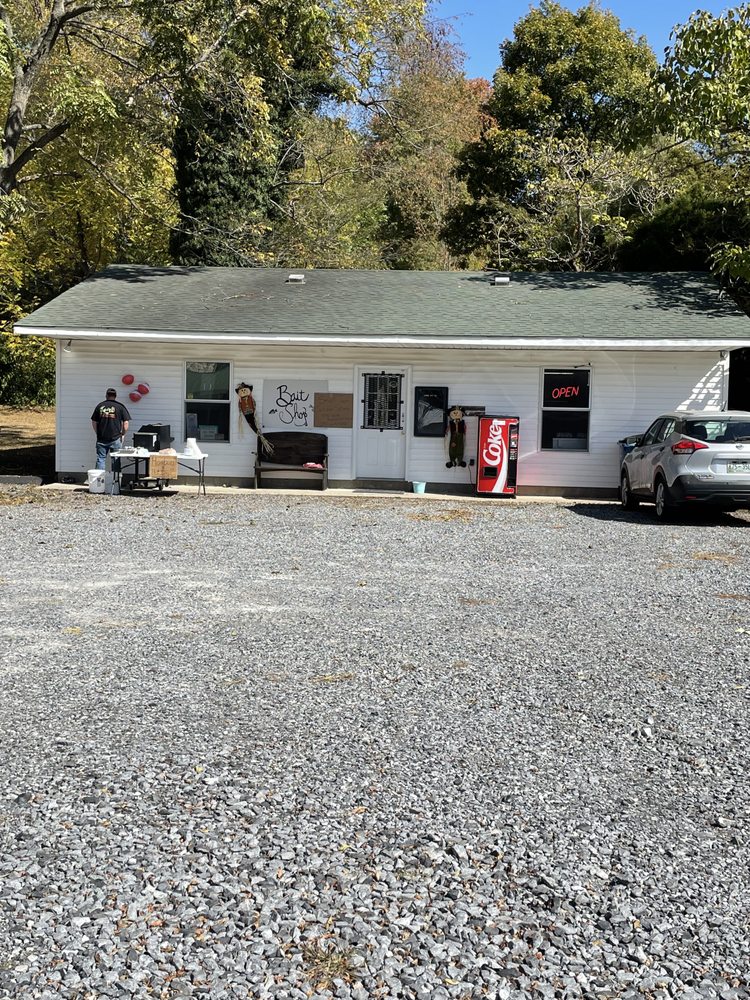 SMALL TOWN OUTDOOR STORE Updated October 2024 475 US51, Bardwell