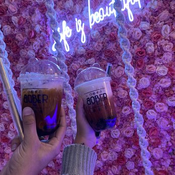 Bober Tea - Brown Sugar Oreo Milk Tea (L) & Strawberry Chizu Green Tea (R) - both with boba - Bubble Tea Near Me - Sacramento, California Bober Tea - Brown Sugar Oreo Milk Tea (L) & Strawberry Chizu Green Tea (R) - both with boba - Bubble Tea Near Me - Sacramento, California