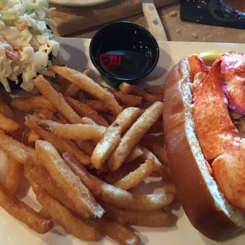 Salmon Run Fish House - Hot lobster roll - Seafood Near Me - Lee, Massachusetts