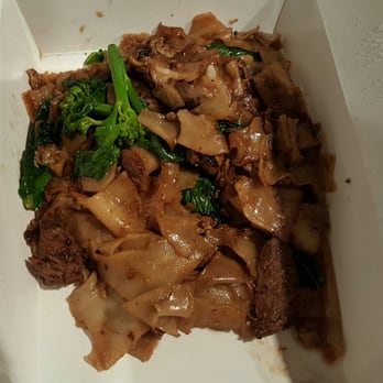Manao Thai Street Eats - Pad See Ew w/beef - Thai Near Me - Seattle, Washington