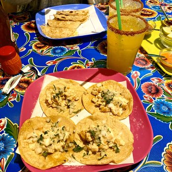 La Taquería - Chicken tacos, chicken quesadilla, and mango margaritas - Mexican Near Me - Barcelona, B La Taquería - Chicken tacos, chicken quesadilla, and mango margaritas - Mexican Near Me - Barcelona, B