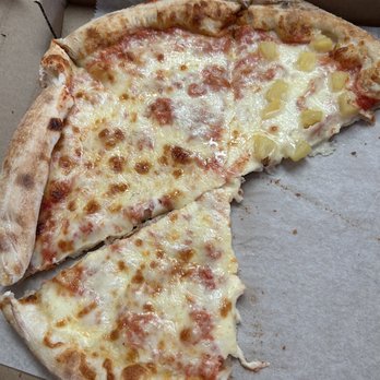 Roberto's Pizza - Small pizza half pineapple - Pizza Near Me - Camp Hill, Pennsylvania
