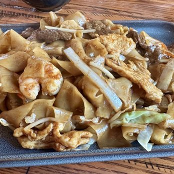 Dragon House - D5. Stir-Fried Hand-Pulled Noodles /  炒手工拉面 Combination Meat - Chinese Near Me - Southlake, Texas