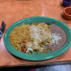 El Sombrero - Vegaterian enchiladas with rice and refried beans