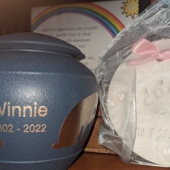 West Coast - Upgraded urn and clay pawprint - Pet Cremation Services Near Me - Sun Valley, California West Coast - Upgraded urn and clay pawprint - Pet Cremation Services Near Me - Sun Valley, California