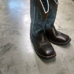 Aren't they adorable? Laredo's for ladies.