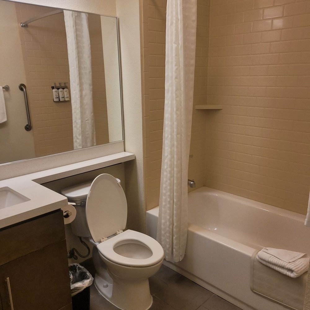 Huge I mean HUGE BATH TUB !!