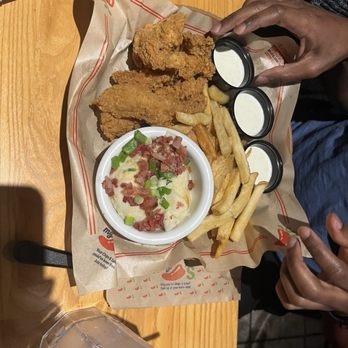 Chili's - Bars Near Me - Glen Allen, Virginia
