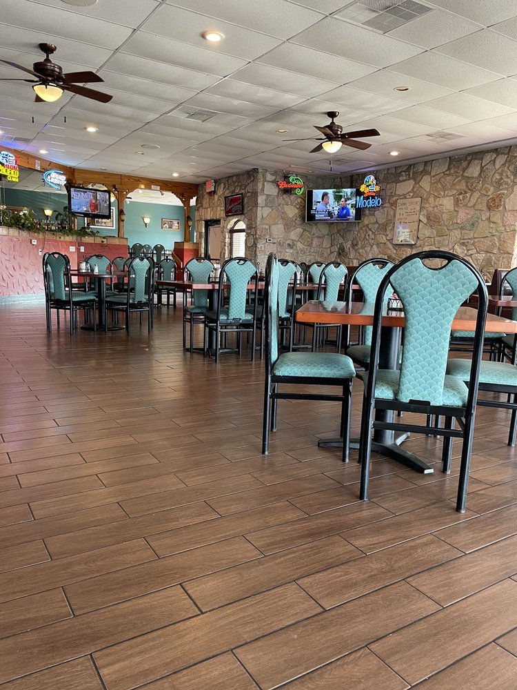 Los Reyes Mexican Grill