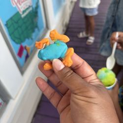 Pelican's Snoballs - Yummy gummy frog in the frogger