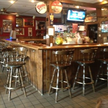 Scampy's Annex - Warm and cozy. - Pizza Near Me - Anderson, Indiana