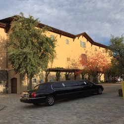 A Star Limo - 5 Door Lincoln Town Car Stretch
