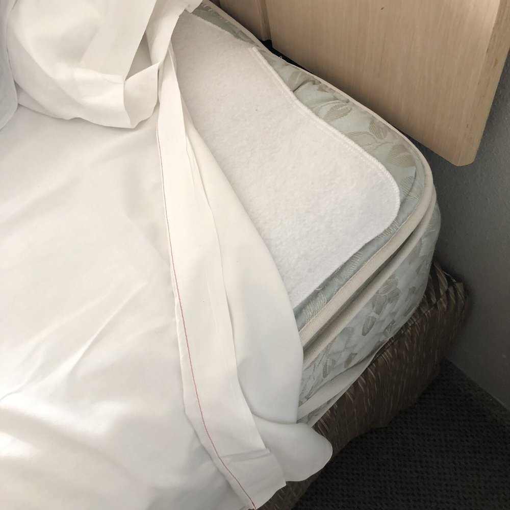 West Star Resort - Sure, a sheets fine!! NOT - Hotels Near Me - Jackpot, Nevada