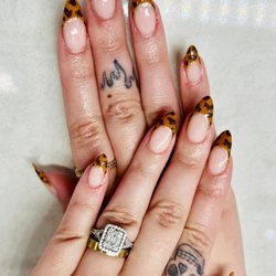 Crown Royal Nails Lounge 2 - By lisa redondo