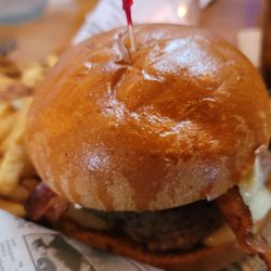 Dog & Bull Taphouse and Kitchen - Cheddar bacon burger