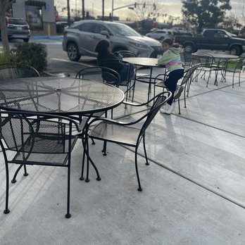 Shake ‘N Buns - Sitting area - American Near Me - Bakersfield, California Shake ‘N Buns - Sitting area - American Near Me - Bakersfield, California