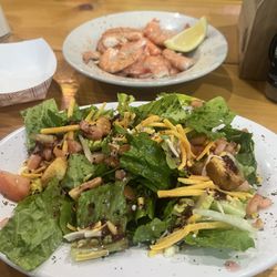 Shuckers Oyster House - House salad with peal and eat shrimp