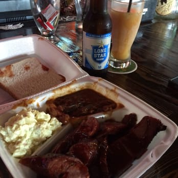 Little Woodrow's Heights - BBQ is good ! - Sports Bars Near Me - Houston, Texas