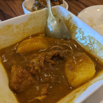 Trithis Restaurant - Curry beef brisket with white rice - Chinese Near Me - Mississauga, Ontario