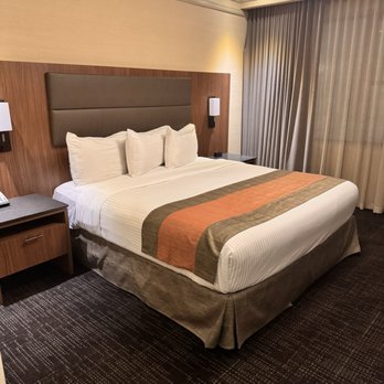 Opera House Hotel - Hotels Near Me - Bronx, New York