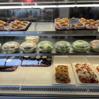 Newcomb's Cafe at Montilio’s - Salads to go - Breakfast & Brunch Near Me - Braintree, Massachusetts Newcomb's Cafe at Montilio’s - Salads to go - Breakfast & Brunch Near Me - Braintree, Massachusetts