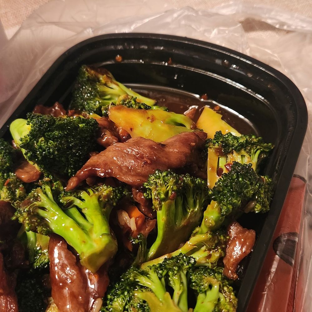 Red Lantern - Beef with Broccoli (Large) - Chinese Near Me - Lawrenceville, Georgia