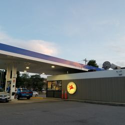 Mobil Gas - What is the sign supposed to be? A flying horse? A unicorn? A picture of Starlight?
