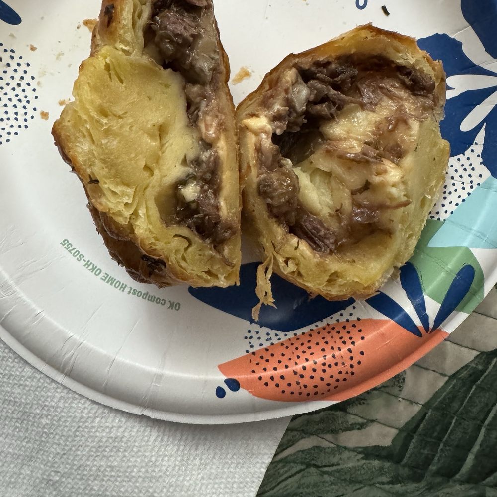 The meat pie was 70% cheese & had meat with one mushroom in the filling. Most meat pies are 90% meat in New Zealand. The meat pie was 70% cheese & had meat with one mushroom in the filling. Most meat pies are 90% meat in New Zealand.