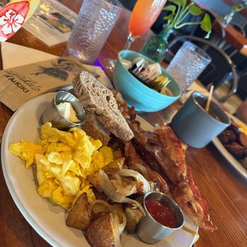 Lulu's Waikiki - Breakfast Sampler and Sunrise Mimosa - Burgers Near Me - Honolulu, Hawaii