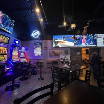 Arctic Wolf Ale House - Sports Bars Near Me - West Dundee, Illinois