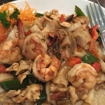 Thai at Laurel - Drunken noodles with shrimp and chicken - Thai Near Me - Laurel, Maryland