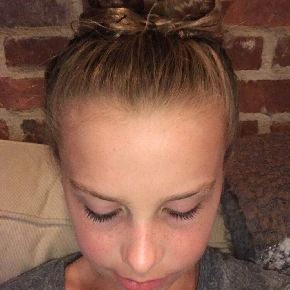 Henny explained to me how to do this bun and I managed to do it on myself!!! Of course hers looked much better!!!! Henny explained to me how to do this bun and I managed to do it on myself!!! Of course hers looked much better!!!!