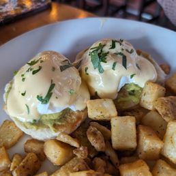 Eggs Benedict with an avocado mousse on a biscuit (no meat) Eggs Benedict with an avocado mousse on a biscuit (no meat)