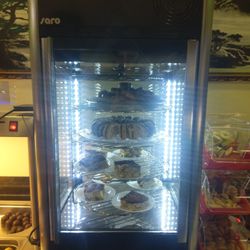 Neue Welt - Kuchenvitrine