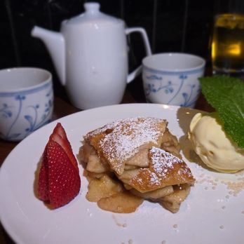 Salt + Charcoal - Warm apple pie - Japanese Near Me - Brooklyn, New York Salt + Charcoal - Warm apple pie - Japanese Near Me - Brooklyn, New York