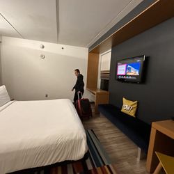 Aloft by Marriott Miami Doral - Room is spacious