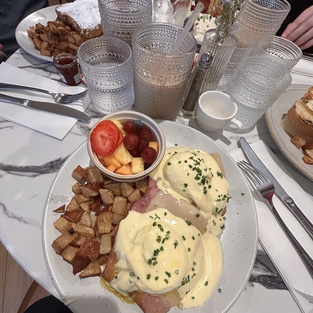Fredericksburg Brunch - Eggs Benedict - Breakfast & Brunch Near Me - Fredericksburg, Texas