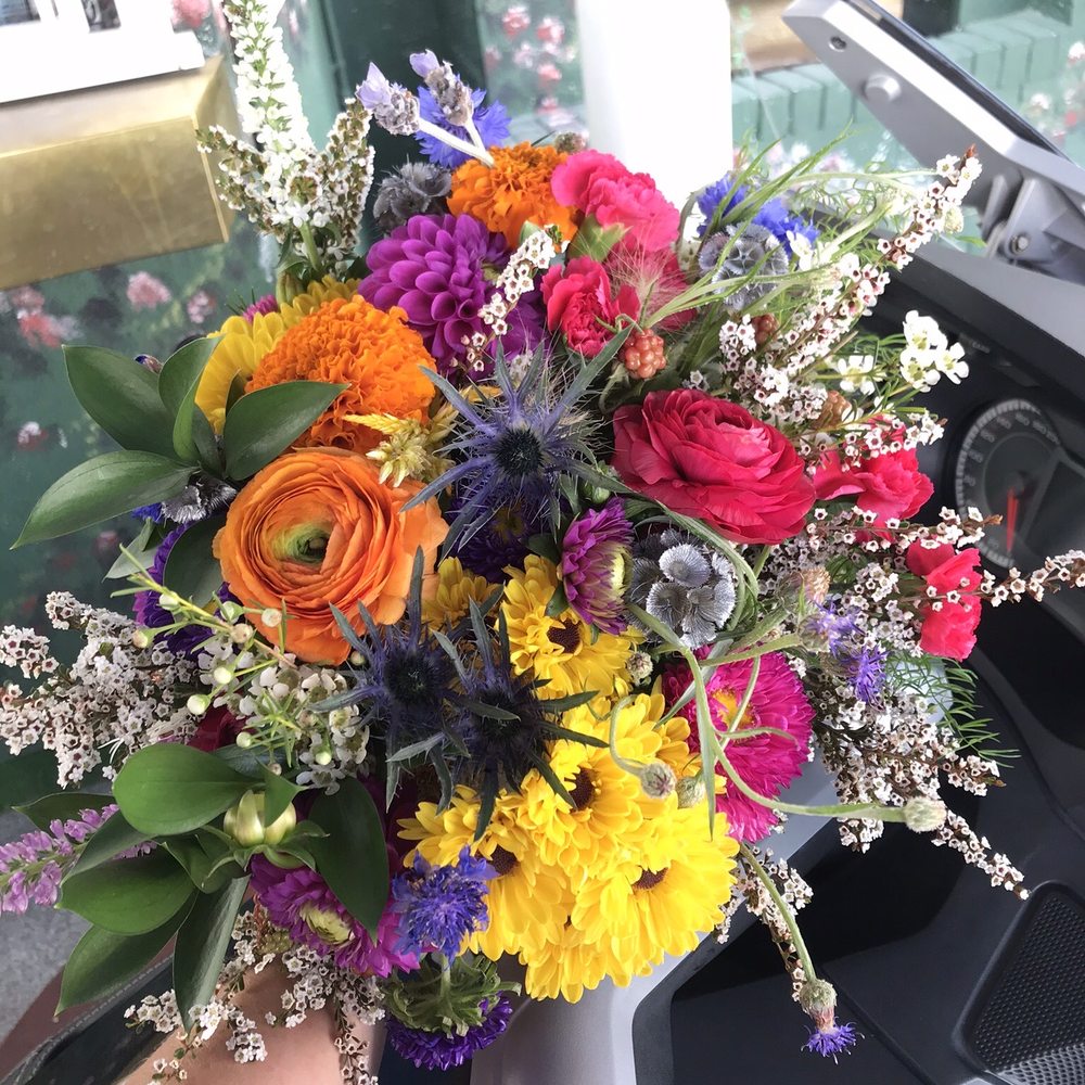 Miss Daisy - Wedding bouquet - Florists Near Me - Las Vegas, Nevada Miss Daisy - Wedding bouquet - Florists Near Me - Las Vegas, Nevada