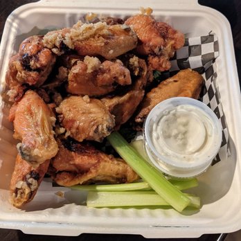 Park Avenue Pub - Garlic parmesan wings!! Delicious!!! - Pubs Near Me - Chico, California Park Avenue Pub - Garlic parmesan wings!! Delicious!!! - Pubs Near Me - Chico, California