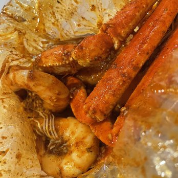 Cap't Loui - 1/2 lb Shrimp Head On and Snow Crab legs - capt loui seasoning - Cajun/Creole Near Me - Duluth, Georgia